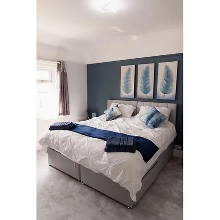 Lovely,Cosy Beachside Cottage 2- Perfect Location Llandudno Exterior photo